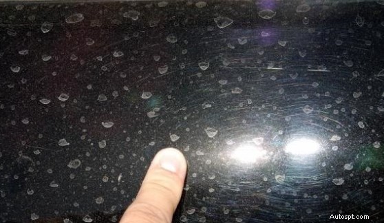Những cách hiệu quả để loại bỏ vết nước trên xe của bạn 