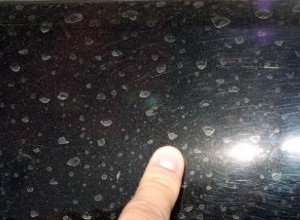 Những cách hiệu quả để loại bỏ vết nước trên xe của bạn 