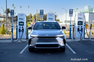 Báo cáo người tiêu dùng nhận thấy mạng sạc Tesla và Rivian có ít vấn đề hơn đáng kể so với các đối thủ cạnh tranh 