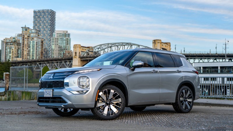Đánh giá Mitsubishi Outlander 2026:SUV 3 hàng ghế sang trọng, thiết thực dành cho gia đình thành thị 