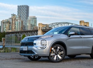 Đánh giá Mitsubishi Outlander 2026:SUV 3 hàng ghế sang trọng, thiết thực dành cho gia đình thành thị 