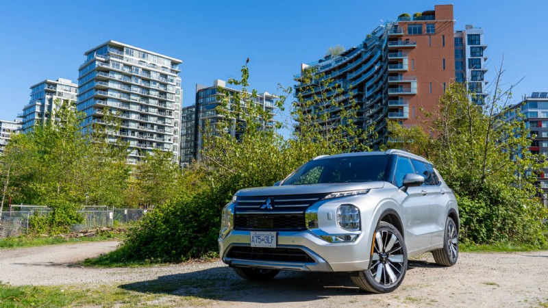 Đánh giá Mitsubishi Outlander 2026:SUV 3 hàng ghế sang trọng, thiết thực dành cho gia đình thành thị 