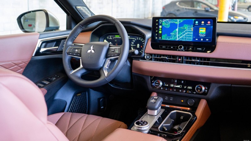 Đánh giá Mitsubishi Outlander 2026:SUV 3 hàng ghế sang trọng, thiết thực dành cho gia đình thành thị 