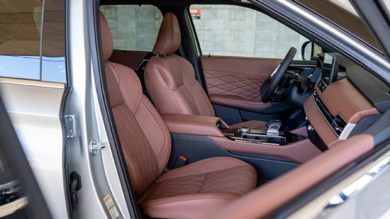 Đánh giá Mitsubishi Outlander 2026:SUV 3 hàng ghế sang trọng, thiết thực dành cho gia đình thành thị 
