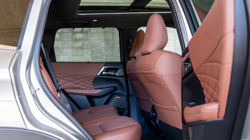 Đánh giá Mitsubishi Outlander 2026:SUV 3 hàng ghế sang trọng, thiết thực dành cho gia đình thành thị 