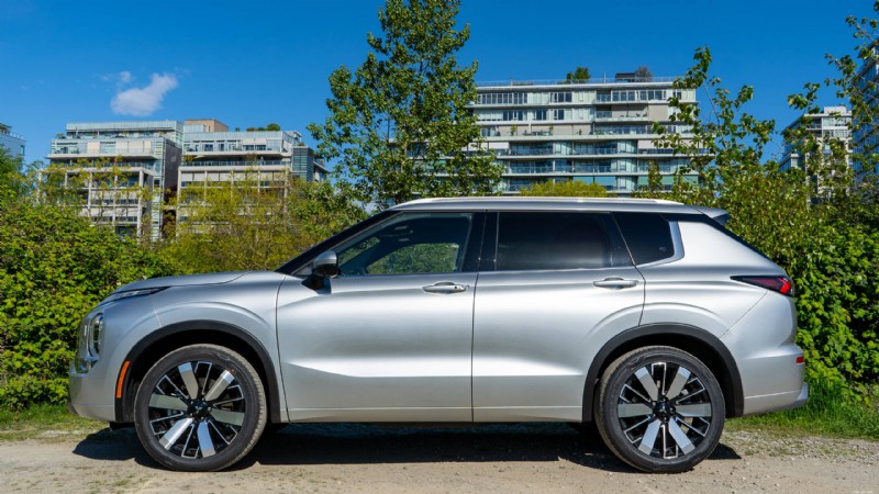 Đánh giá Mitsubishi Outlander 2026:SUV 3 hàng ghế sang trọng, thiết thực dành cho gia đình thành thị 
