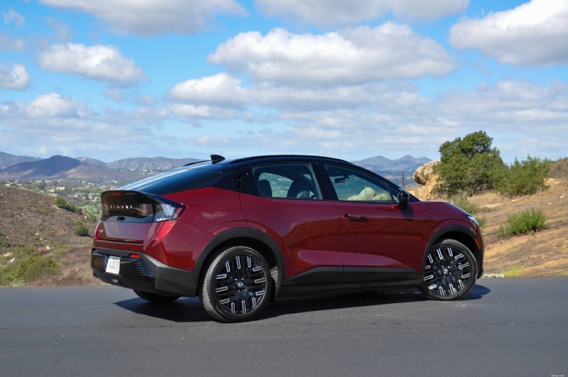 Nissan LEAF 2026 và Fiat 500e:So sánh và đánh giá xe điện chuyên nghiệp 