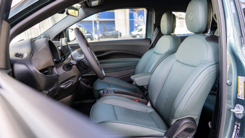 Nissan LEAF 2026 và Fiat 500e:So sánh và đánh giá xe điện chuyên nghiệp 
