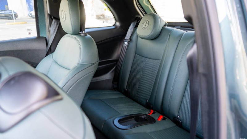 Nissan LEAF 2026 và Fiat 500e:So sánh và đánh giá xe điện chuyên nghiệp 