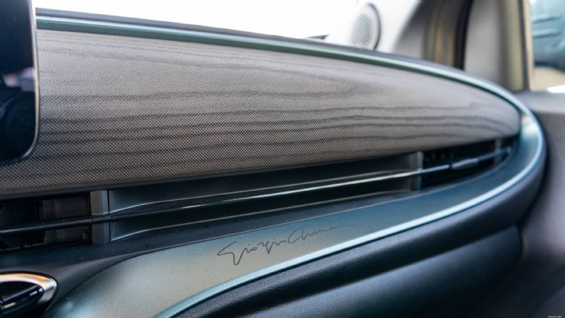 Đánh giá Fiat 500e Giorgio Armani 2025:Tại sao chiếc xe điện thành phố hướng tới thời trang này lại nổi bật 