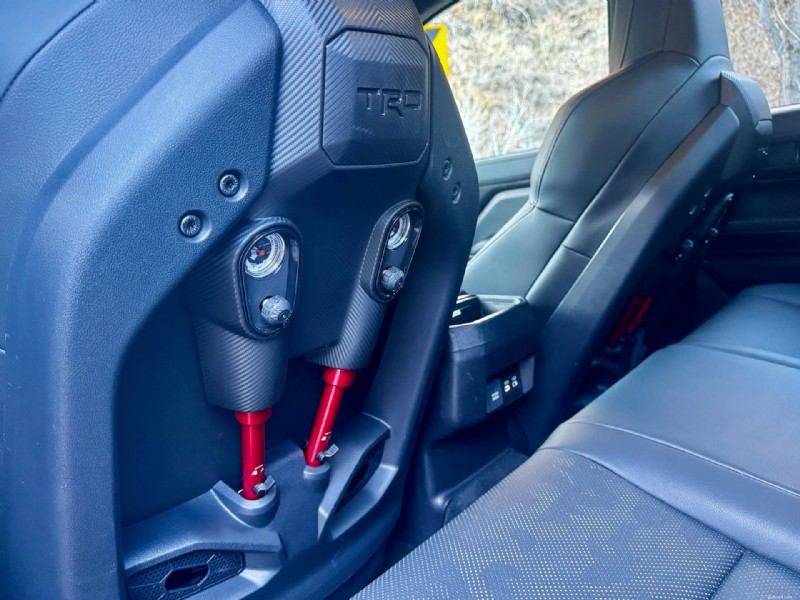 Tại sao Toyota Tacoma TRD 2026 lại vượt trội hơn Trailhunter:5 ưu điểm chính 