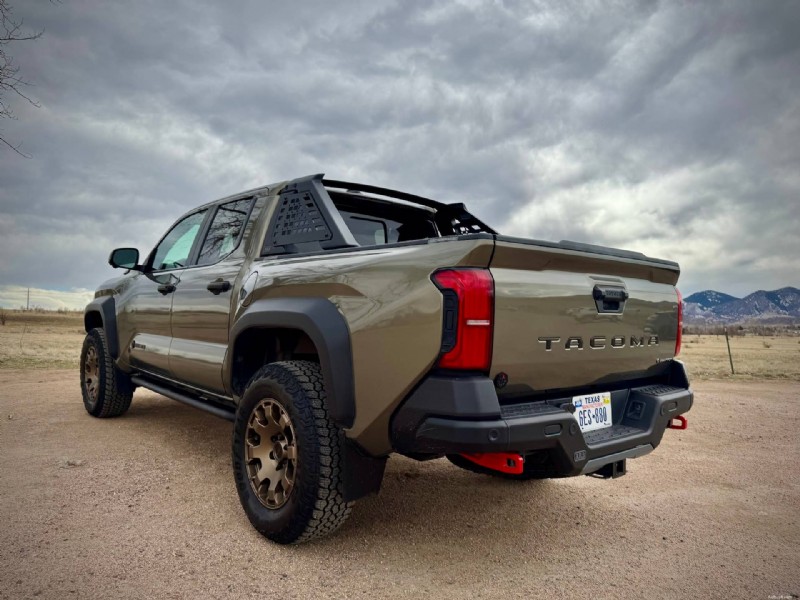 Tại sao Toyota Tacoma TRD 2026 lại vượt trội hơn Trailhunter:5 ưu điểm chính 