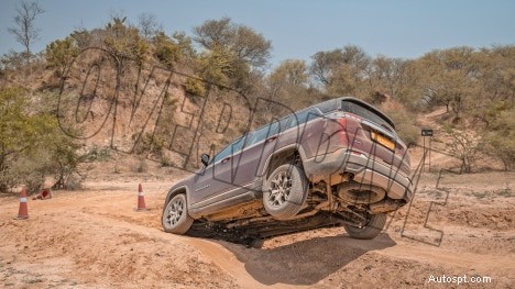 Khám phá ngoại thất Jeep Meridian 2022 Limited – Thiết kế cao cấp &Hiệu suất chắc chắn 