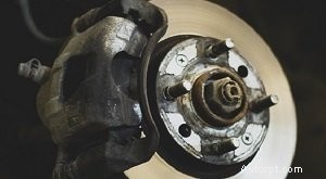 Hướng dẫn cần thiết về bảo dưỡng và thay thế phanh ô tô 
