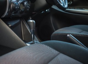 Kỹ thuật nhanh chóng và dễ dàng để loại bỏ cát khỏi xe của bạn 
