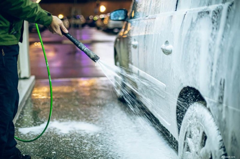 Đạt được bọt tuyết dày nhất quán khi rửa xe:Hướng dẫn đã được chứng minh 