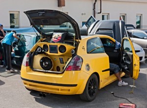 Hướng dẫn toàn diện để nâng cấp nội thất ô tô của bạn:Lợi ích, nhược điểm và ý tưởng sửa đổi 