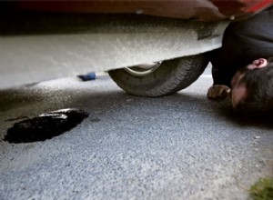 Cách phát hiện và chẩn đoán rò rỉ dầu dưới ô tô của bạn 