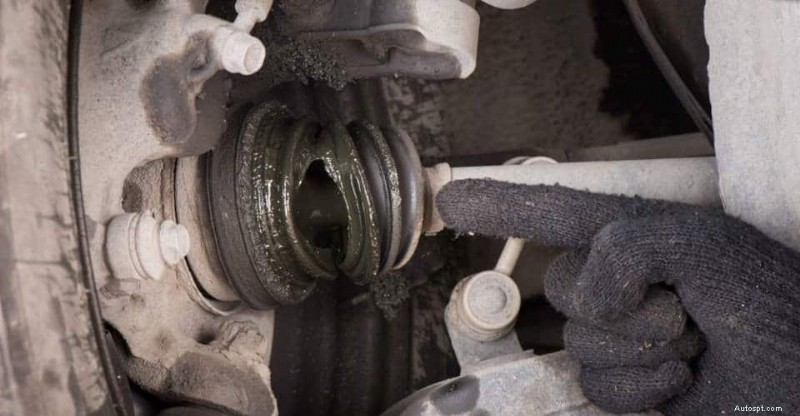 Tại sao xe của bạn rung lắc trên 60MPH (và cách khắc phục) 