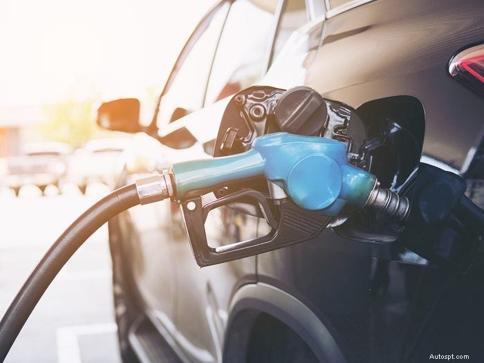 Điều gì xảy ra khi bạn vô tình đổ dầu diesel vào xe chạy xăng? 