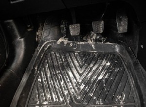 Những cách hiệu quả để loại bỏ vết muối trên nội thất ô tô của bạn 