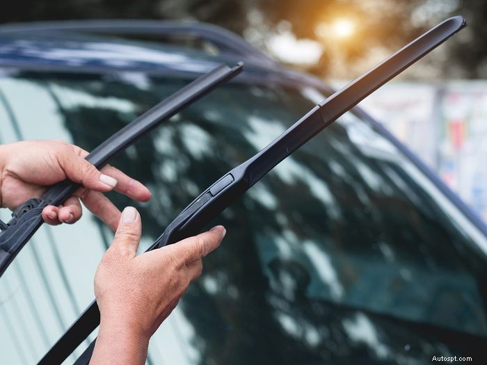 Loại bỏ tiếng kêu của cần gạt nước kính chắn gió:4 nguyên nhân phổ biến và cách khắc phục dễ dàng 