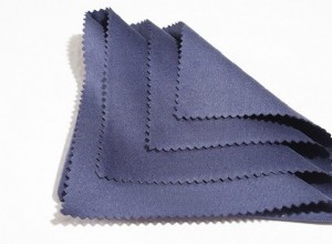 Hướng dẫn từng bước để làm sạch đầu đĩa CD trên ô tô của bạn một cách an toàn 