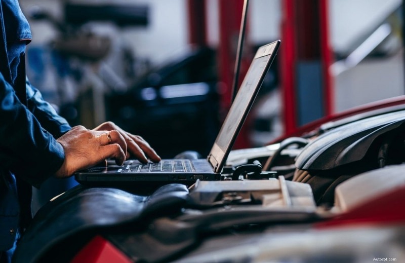 Tại sao đèn Check Engine tự tắt? 
