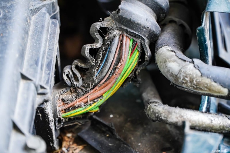 Tại sao đèn Check Engine tự tắt? 