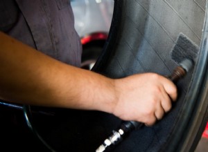 Bạn có thể lái xe trong bao lâu khi lốp bị cắm? Hướng dẫn nhanh về tuổi thọ của phích cắm lốp 