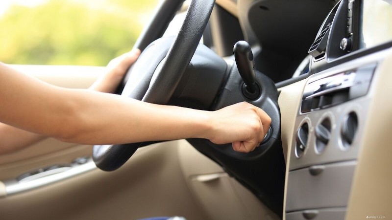 Hướng dẫn từng bước để mở khóa vô lăng bị khóa 
