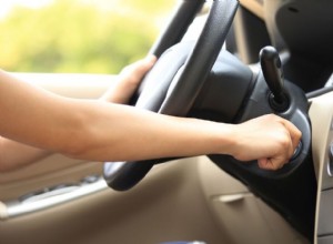 Hướng dẫn từng bước để mở khóa vô lăng bị khóa 