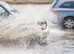 Lái xe an toàn vào mùa xuân:Lời khuyên của chuyên gia để di chuyển trên đường ướt 