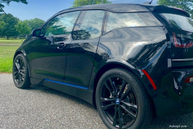 Đánh giá BMW i3s:Hiệu suất điện khí hóa và sự sang trọng trên đường 