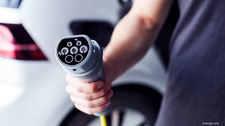 Hướng dẫn cơ bản về sạc ô tô điện:Các bước đơn giản và mẹo tiết kiệm chi phí 