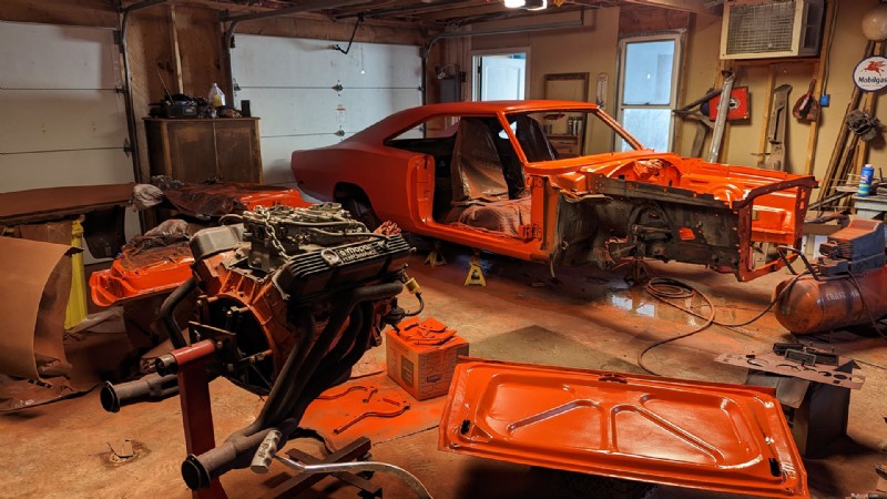 Hồi sinh một chiếc xe cổ điển:Biến đổi chiếc Dodge Charger 1969 của tôi bằng sơn công nghiệp 