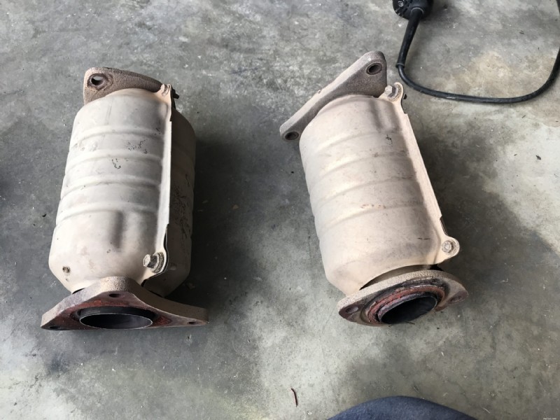 Hướng dẫn đầy đủ về bộ chuyển đổi xúc tác:Cách chúng giảm lượng khí thải và bảo vệ xe của bạn 