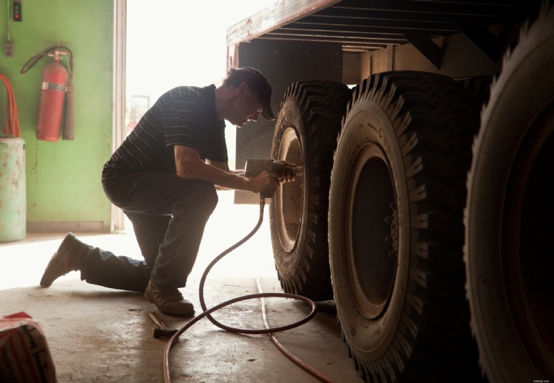 Giải thích về thanh mô-men xoắn:Cách chúng đảm bảo việc siết chặt đai ốc bánh xe chính xác 
