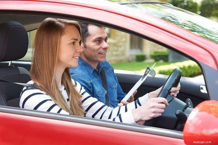 Hướng dẫn miễn phí của Holts:Lời khuyên chăm sóc xe chuyên nghiệp dành cho người mới lái xe 