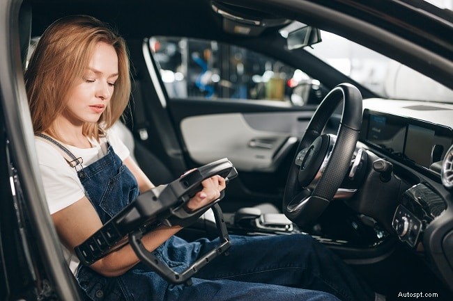 Tìm hiểu đèn check động cơ nhấp nháy:Nguyên nhân, mức độ nghiêm trọng và giải pháp cho chủ xe 