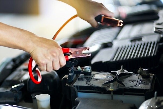 Tại sao xe của tôi khởi động nhưng bộ khởi động vẫn quay? Nguyên nhân &cách khắc phục phổ biến 