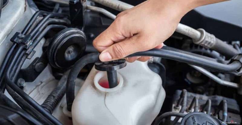Tại sao xe của bạn bị rò rỉ nước:Nguyên nhân phổ biến và cách khắc phục dễ dàng 