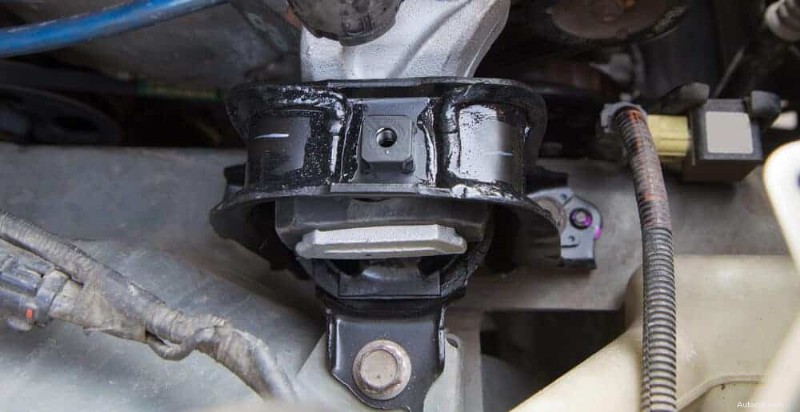 Lái xe với giá đỡ động cơ bị lỗi:Rủi ro và cách khắc phục nhanh 