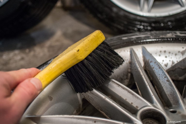 Bảo quản lốp xe mùa hè của bạn một cách an toàn cho mùa đông:Hướng dẫn đầy đủ 