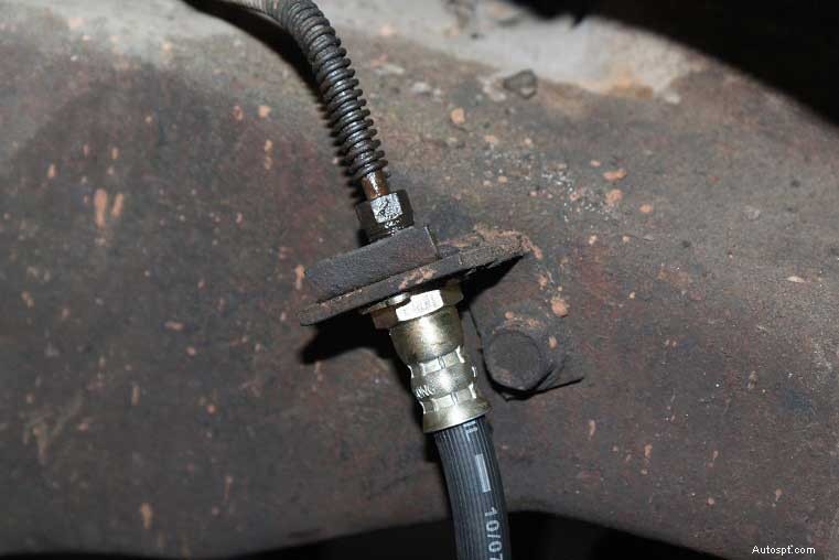 10 dấu hiệu rõ ràng xe của bạn cần dịch vụ phanh ngay lập tức 
