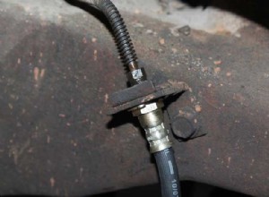 10 dấu hiệu rõ ràng xe của bạn cần dịch vụ phanh ngay lập tức 